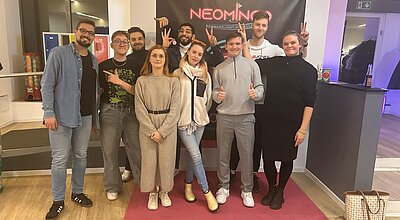 Gruppenbild unserer Azubis beim Minigolf