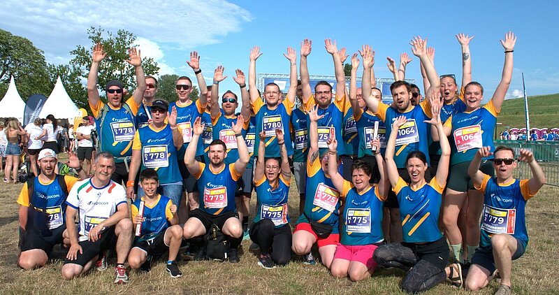 Gruppenbild der regiocom-Läufer beim Firmenstaffellauf 2025 im Elbauenpark