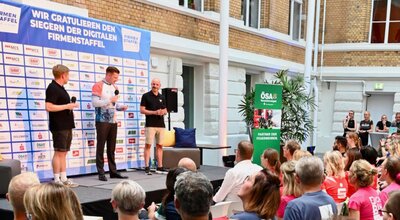 Firmenstaffel 2024 Siegerehrung Lichthof regiocom